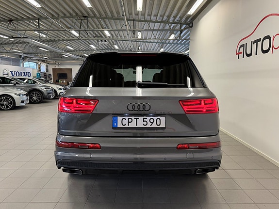 Audi Q7 9 of 23