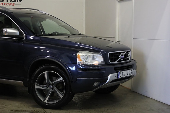 Volvo XC90 2 of 16