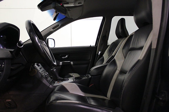 Volvo XC90 10 of 16