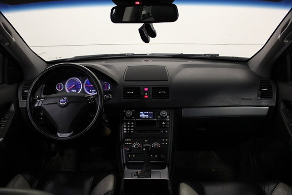 Volvo XC90 12 of 16