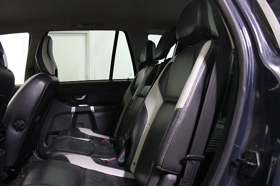 Volvo XC90 11 of 16