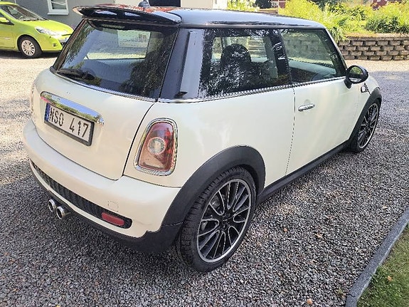MINI Cooper 3 of 4