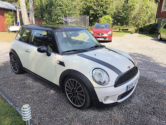 MINI Cooper 2 of 4