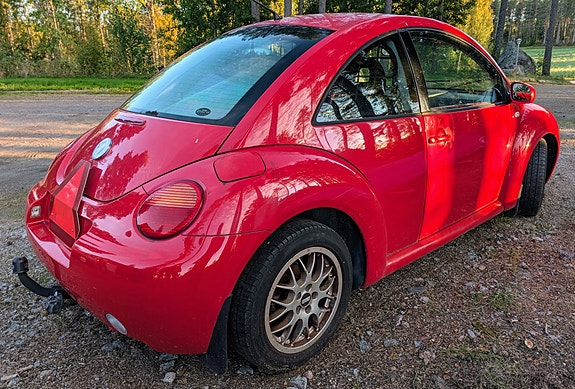 Volkswagen New Beetle 4 of 7