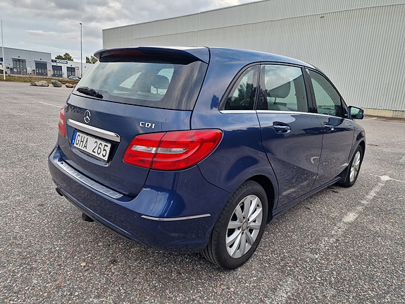 Mercedes-Benz B200 5 of 12