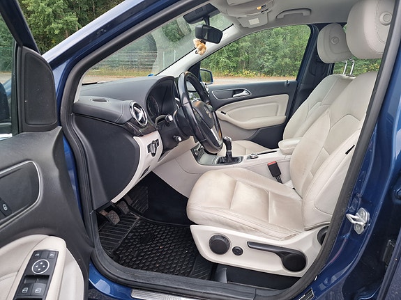 Mercedes-Benz B200 10 of 12