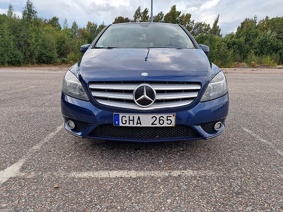 Mercedes-Benz B200 6 of 12