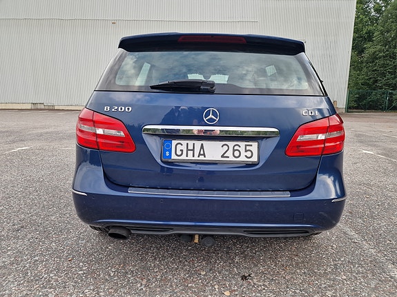 Mercedes-Benz B200 8 of 12