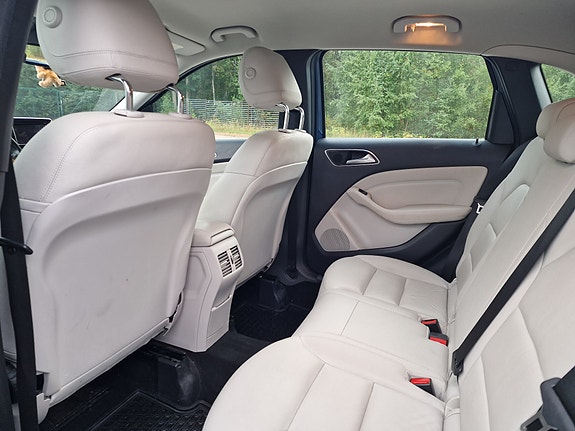 Mercedes-Benz B200 9 of 12