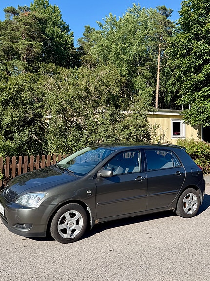 Toyota Corolla 2 of 6