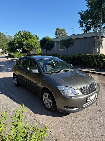 Toyota Corolla 3 of 6