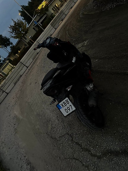 Yamaha Aerox 2 of 4