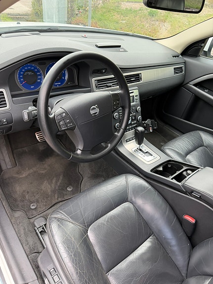 Volvo S80 3 of 5