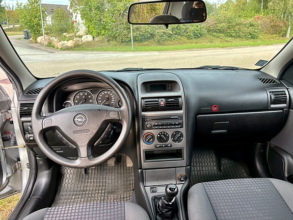 Opel Astra 8 of 10