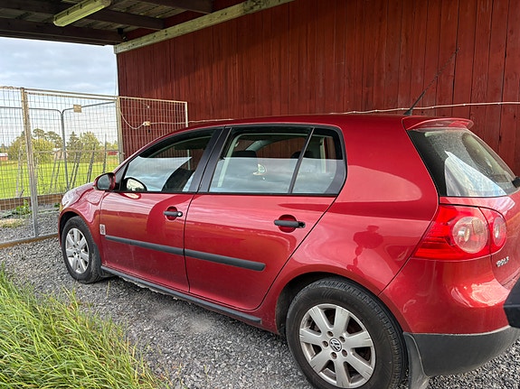 Volkswagen Golf V 2 of 5