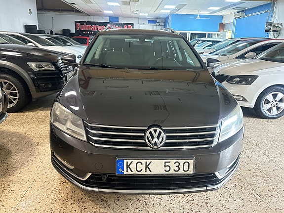 Volkswagen Passat 2 of 12