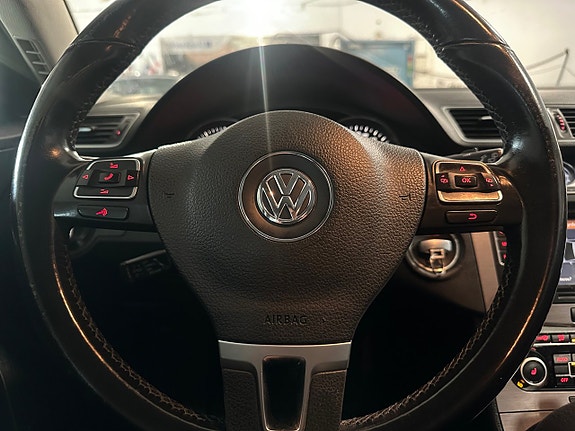 Volkswagen Passat 10 of 12