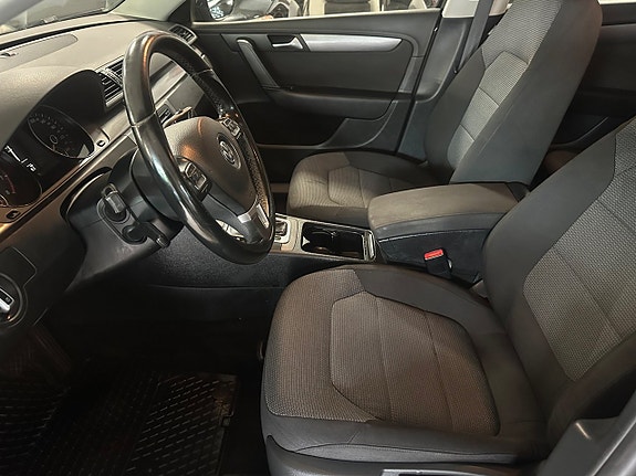Volkswagen Passat 6 of 12