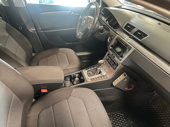 Volkswagen Passat 7 of 12