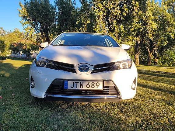 Toyota Auris 2 of 9