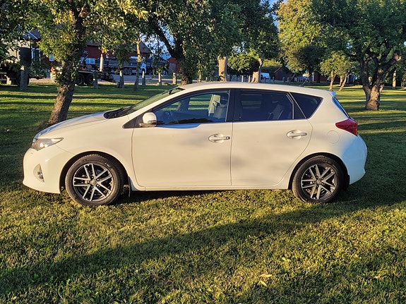 Toyota Auris 4 of 9