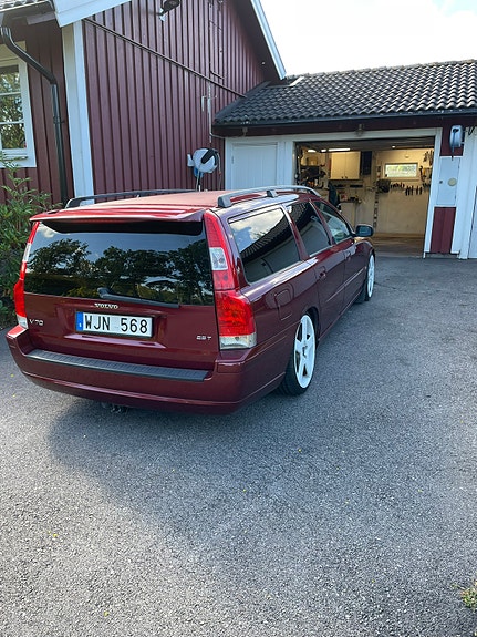 Volvo V70 3 of 7