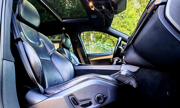 Volvo XC90 15 of 30