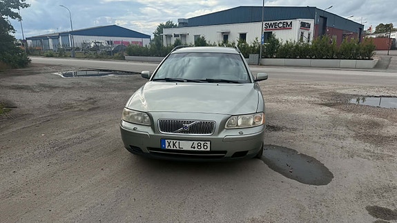 Volvo V70 3 of 6