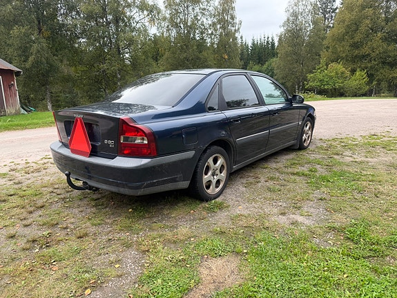 Volvo S80 3 of 4