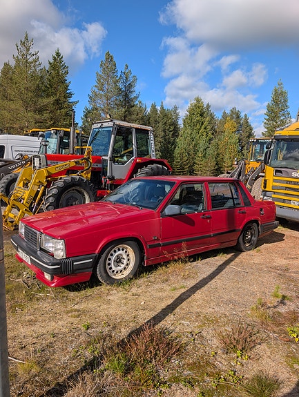 Volvo 740 2 of 8