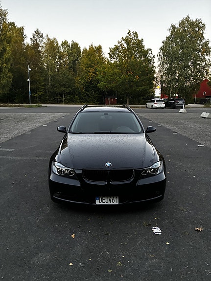 BMW 320d 2 of 9