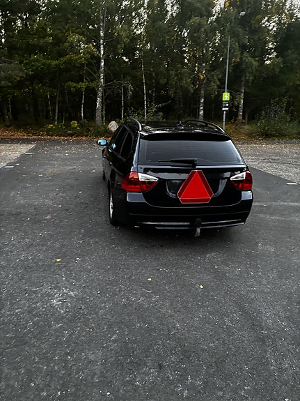 BMW 320d 3 of 9