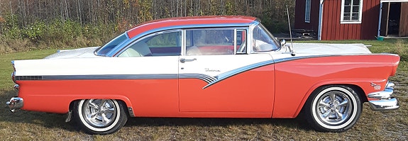 Ford Fairlane 2 of 3