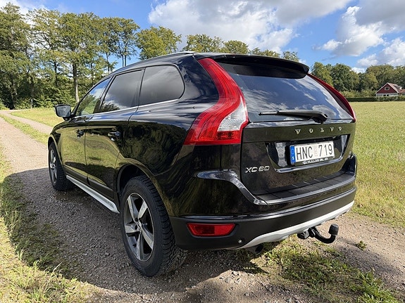 Volvo XC60 8 of 12