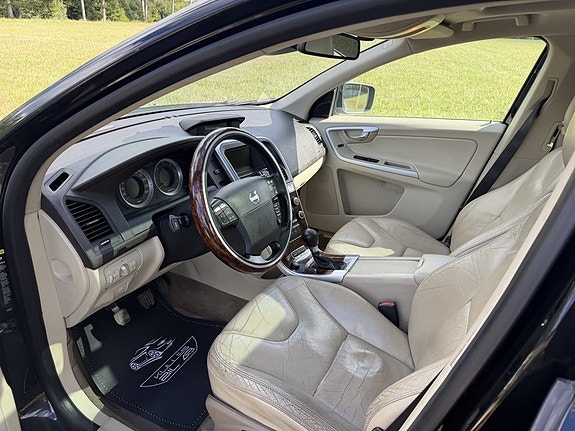 Volvo XC60 12 of 12