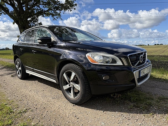 Volvo XC60 2 of 12