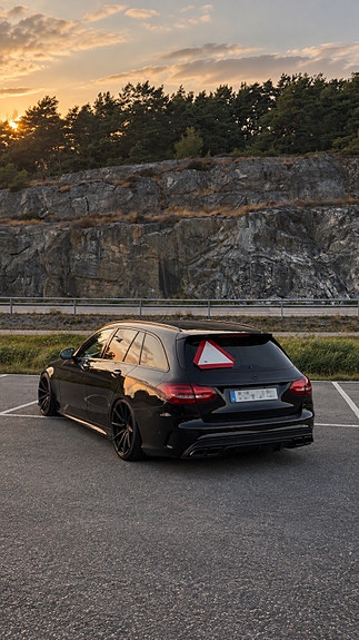 Mercedes-Benz C220 2 of 6