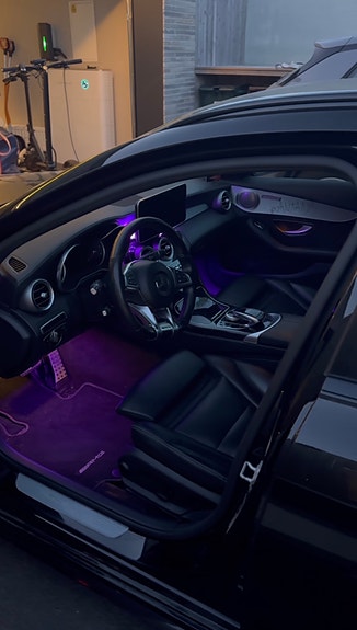 Mercedes-Benz C220 5 of 6