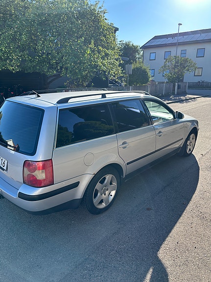Volkswagen Passat 3 of 8