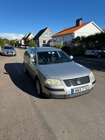 Volkswagen Passat 2 of 8