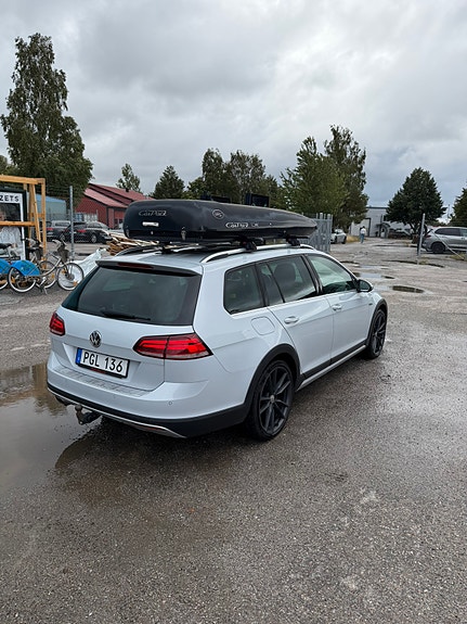 Volkswagen Golf Alltrack 3 of 6