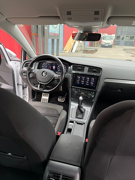 Volkswagen Golf Alltrack 5 of 6