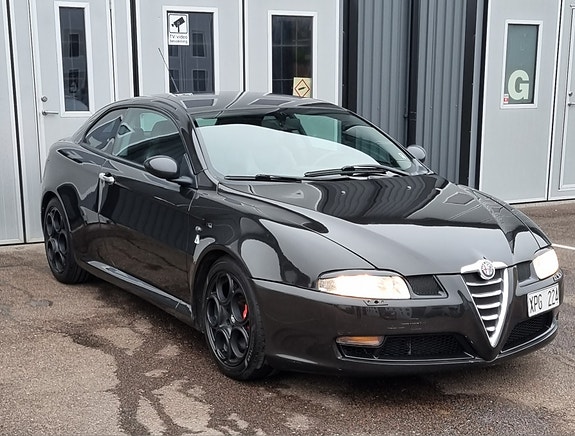 Alfa Romeo GT 2 of 7