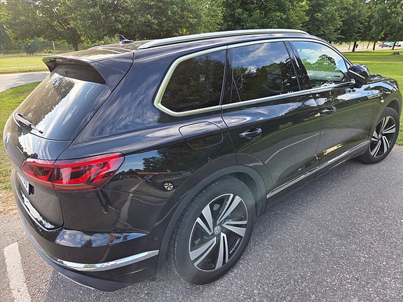 Volkswagen Touareg 3 of 6