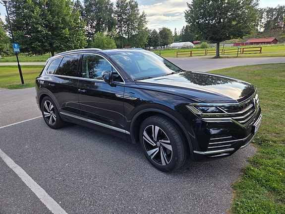 Volkswagen Touareg 2 of 6