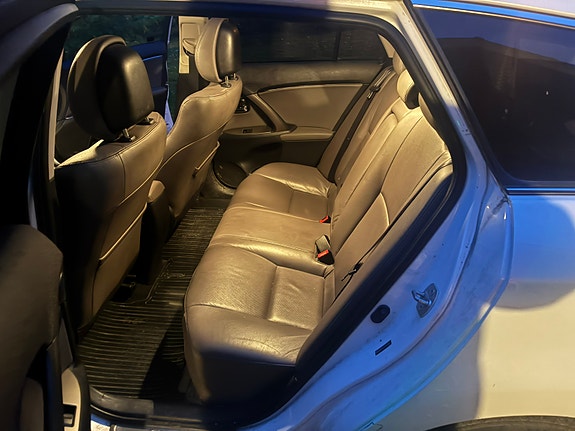 Toyota Avensis 4 of 6