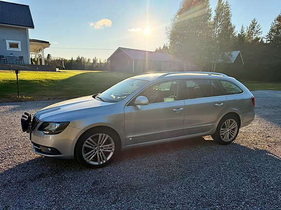 Skoda Superb 2 of 5