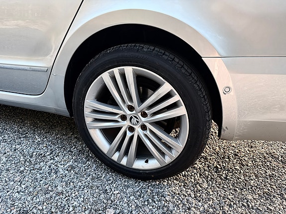 Skoda Superb 4 of 5