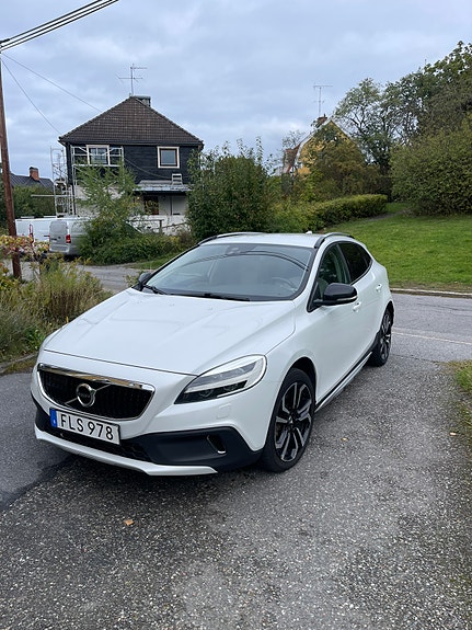 Volvo V40 Cross Country 3 of 17