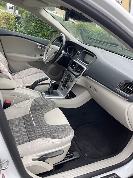 Volvo V40 Cross Country 9 of 17